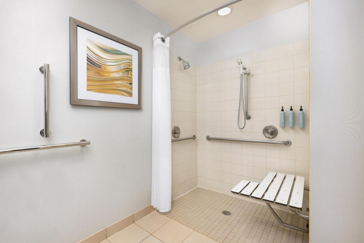 Courtyard By Marriott Potomac Mills Woodbridge Hotel Exterior foto