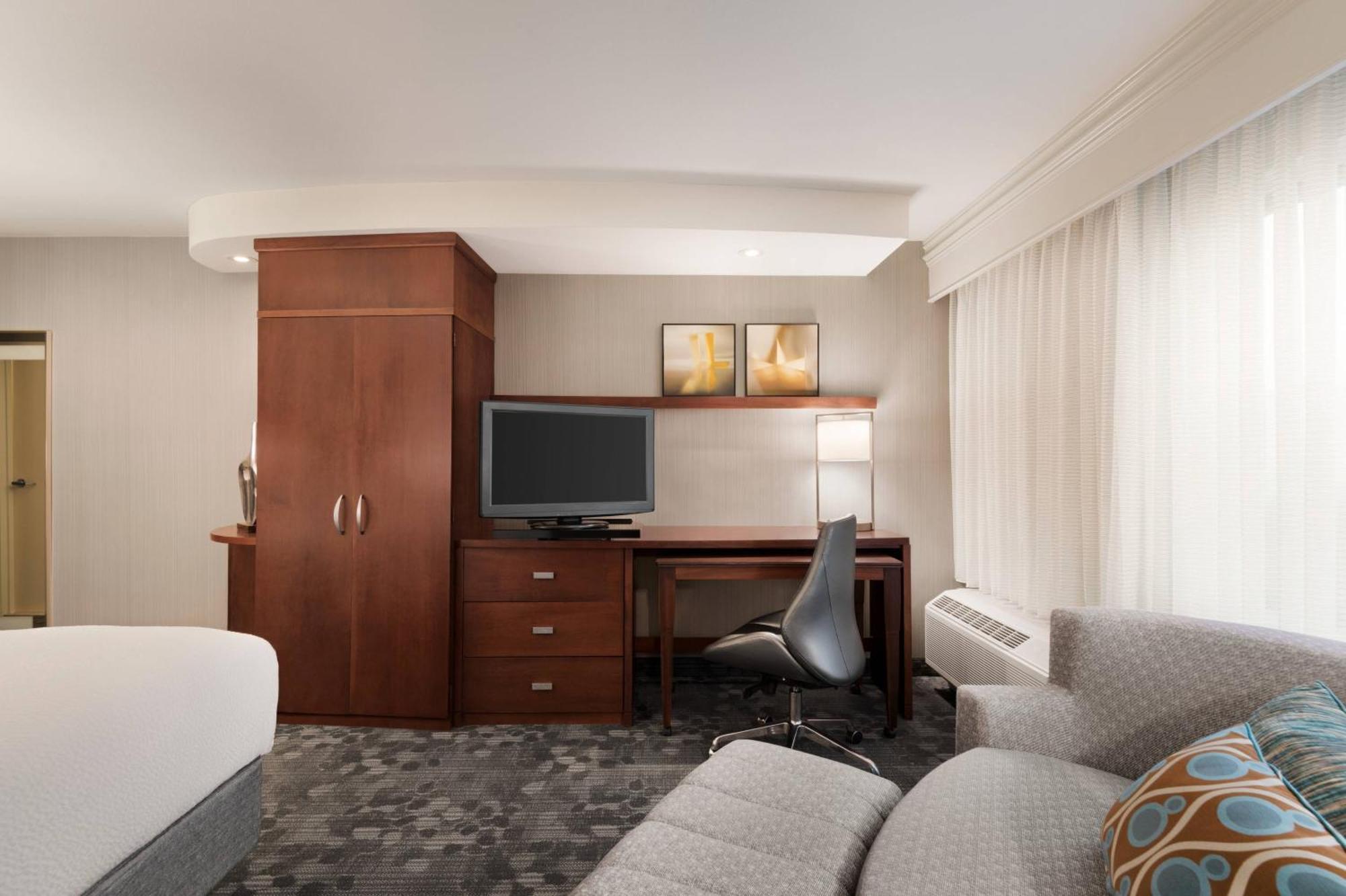Courtyard By Marriott Potomac Mills Woodbridge Hotel Exterior foto