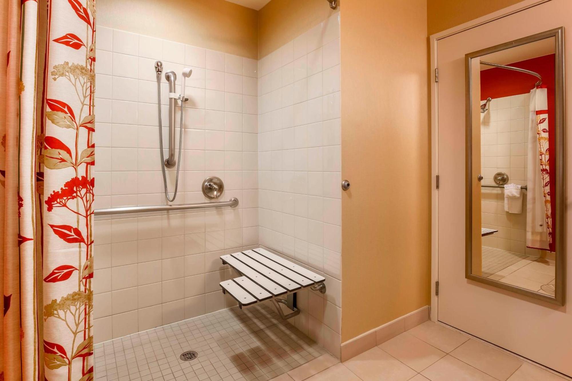 Courtyard By Marriott Potomac Mills Woodbridge Hotel Exterior foto