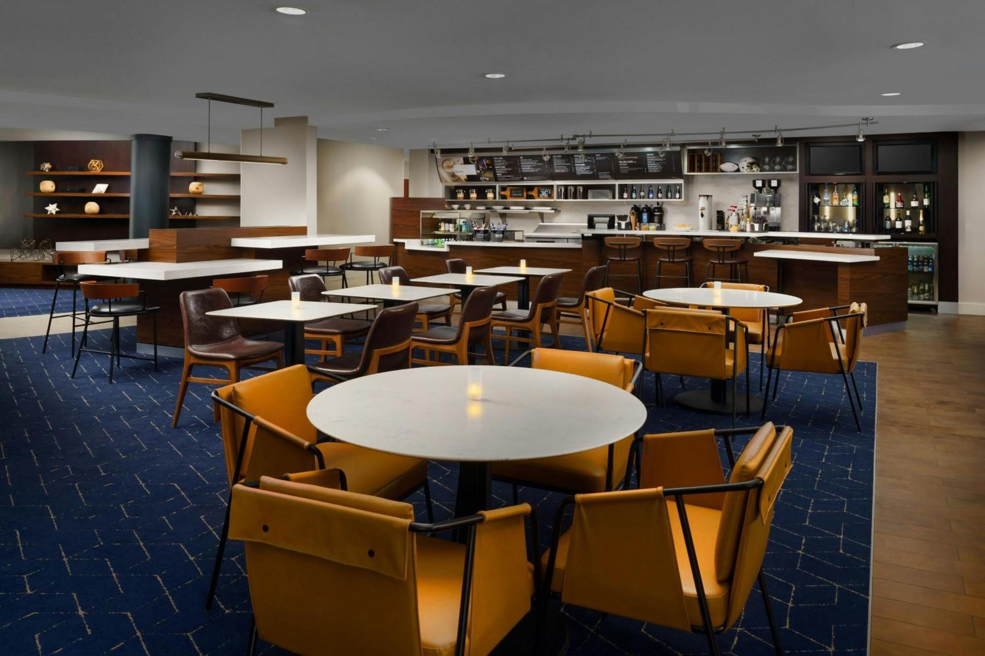 Courtyard By Marriott Potomac Mills Woodbridge Hotel Exterior foto